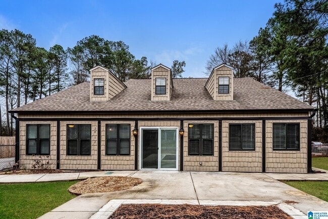 2812 Lambert Cir
