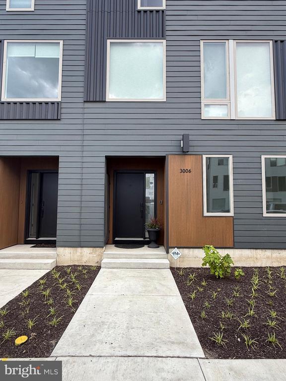 property at 3006 S Northbank Pl