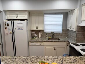 701 Lori Dr in Palm Springs, FL - Building Photo - Building Photo