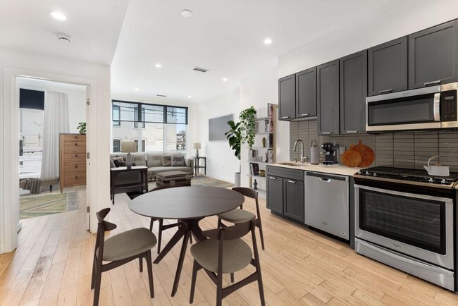 355 Claremont Ave in Jersey City, NJ - Building Photo - Building Photo