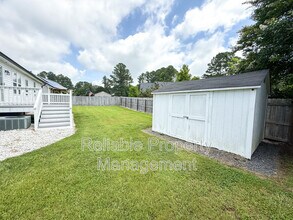 805 Phillips Pointe Dr in Fuquay Varina, NC - Building Photo - Building Photo