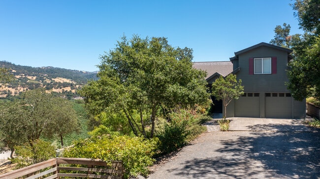 27750 Asti Rd in Cloverdale, CA - Building Photo - Building Photo