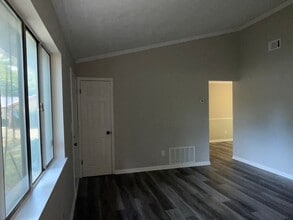 8759 Embrey Dr in Jonesboro, GA - Building Photo - Building Photo