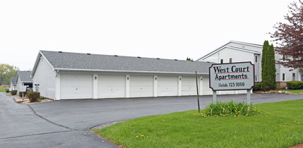 West Court Apartments in Elkhorn, WI - Foto de edificio - Building Photo