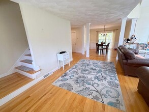 6 Farmer Cir in Arlington, MA - Building Photo - Building Photo
