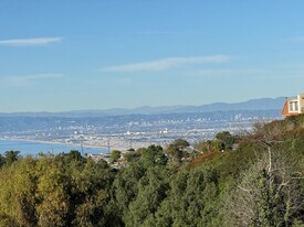 28121 Highridge Rd in Rolling Hills Estates, CA - Building Photo