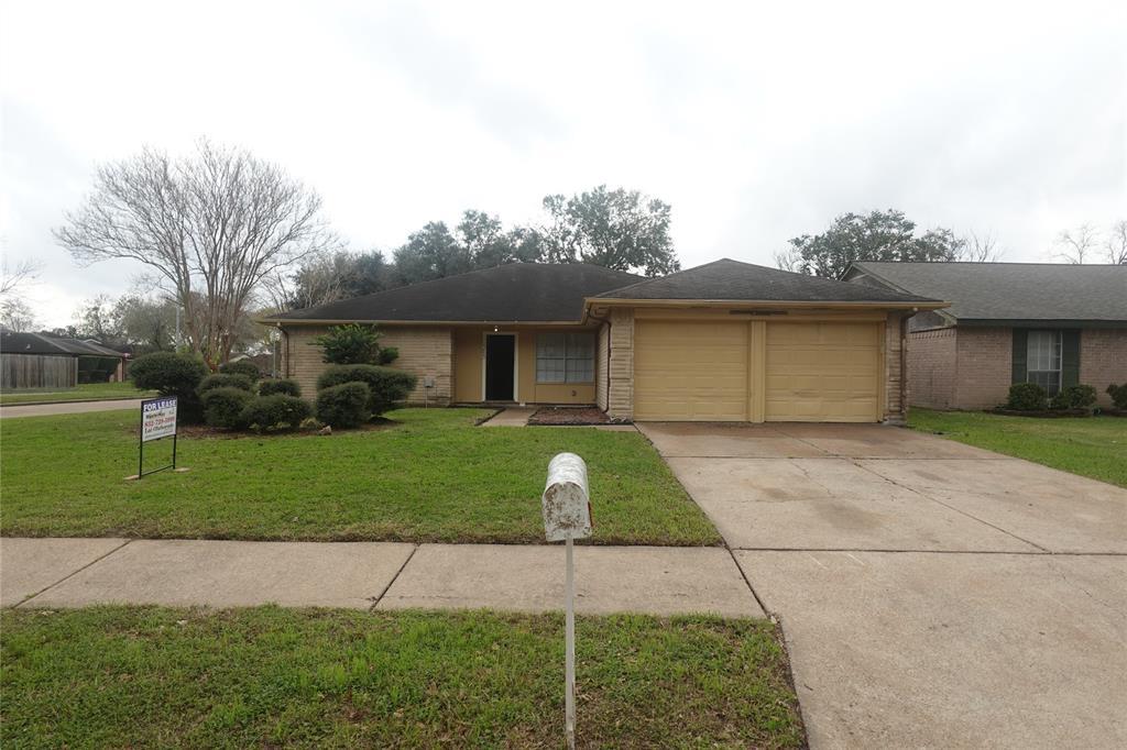 15903 Pfeiffer Dr in Houston, TX - Building Photo