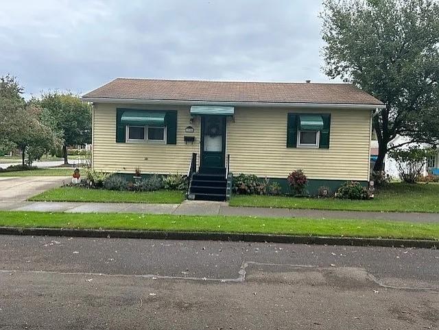 1944 Oxford St in Erie, PA - Building Photo