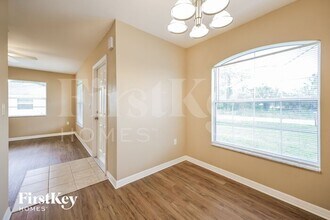 425 Vanetta Dr in Lehigh Acres, FL - Foto de edificio - Building Photo