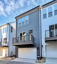 5027 Duchess Dr in Charlotte, NC - Building Photo - Building Photo