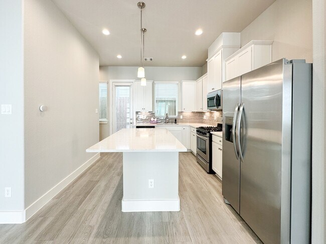 property at 9007 Lonestar Creekbend Ln