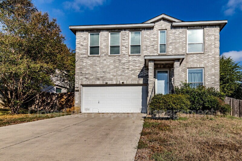9119 Spiral Woods in Universal City, TX - Building Photo