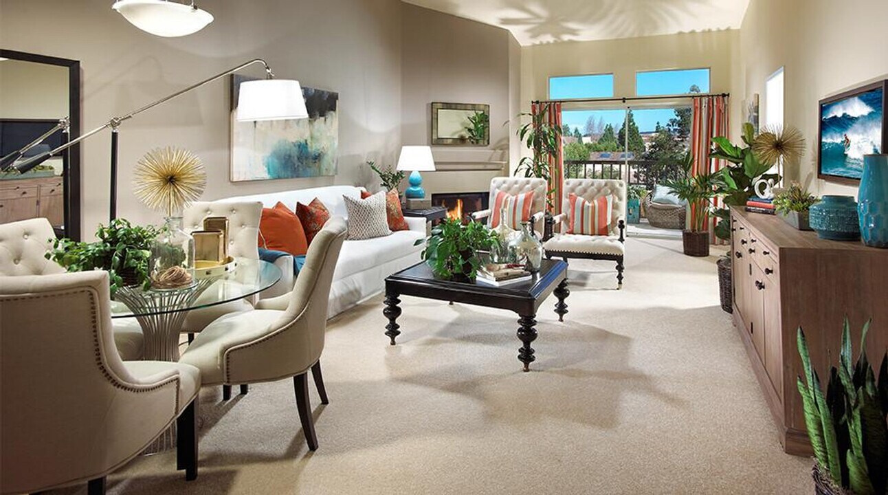 5305 Toscana Way in San Diego, CA - Building Photo