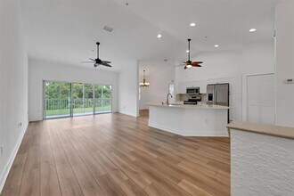 7269 Fountain Palm Cir in Bradenton, FL - Building Photo - Building Photo