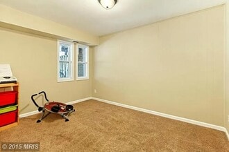 12728 Rolling Brook Dr in Woodbridge, VA - Foto de edificio - Building Photo