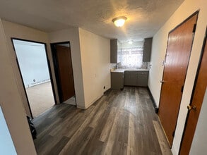 8403 Buffalo Ave, Unit 4 in Niagara Falls, NY - Foto de edificio - Building Photo