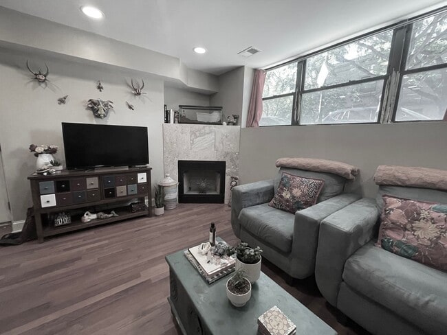 property at 1967 W Cullom Ave