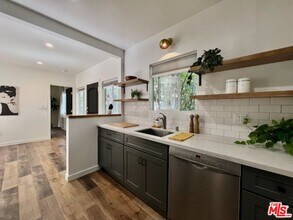 652 N Dillon St in Los Angeles, CA - Building Photo - Building Photo