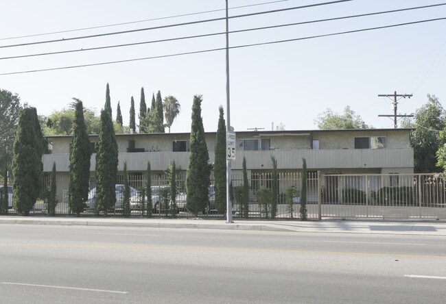 Oxnard / Carpenter Apartment in North Hollywood, CA - Building Photo - Building Photo