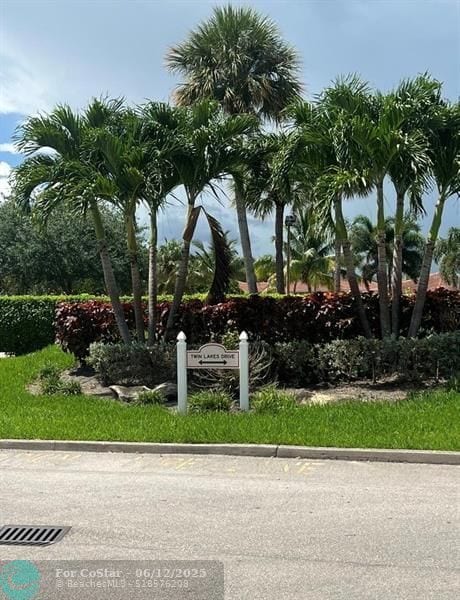 property at 9936 Twin Lakes Dr