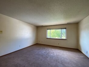 145 Sugar Creek Ln in North Liberty, IA - Building Photo - Building Photo