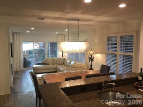 646 Portside Dr in Davidson, NC - Foto de edificio - Building Photo