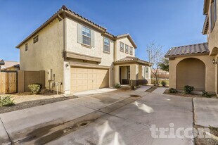 11641 N 165th Ln in Surprise, AZ - Building Photo