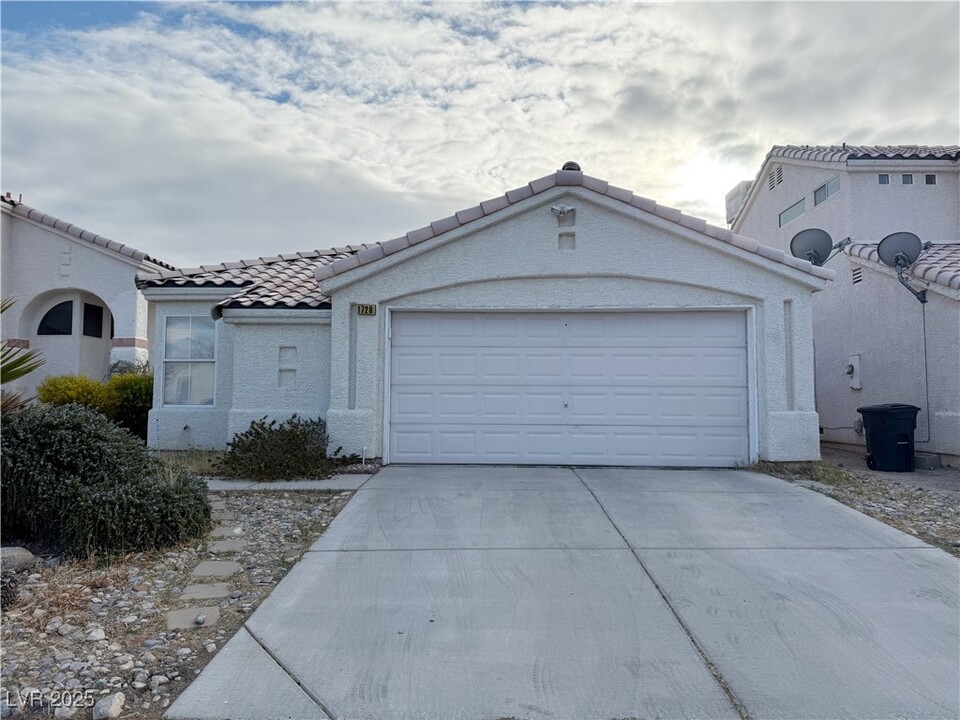 1728 Leaning Pine Way in Las Vegas, NV - Building Photo