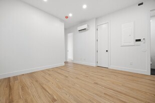 379 Hawthorne St, Unit 3B in Brooklyn, NY - Building Photo