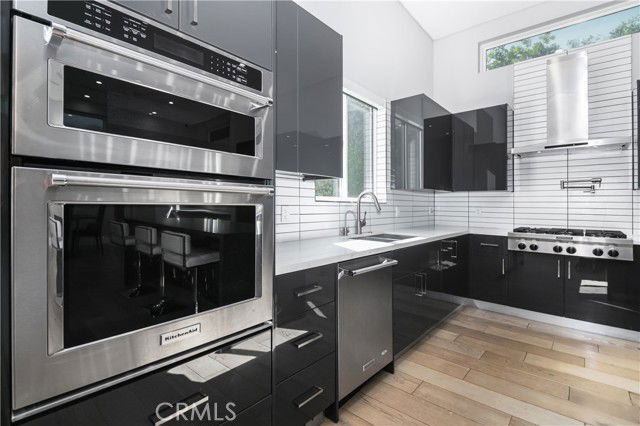 6230 Beeman Ave in Los Angeles, CA - Building Photo - Building Photo