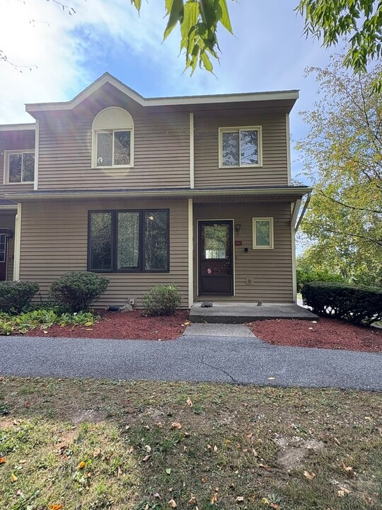 N1 Stonehedge Dr in South Burlington, VT - Foto de edificio