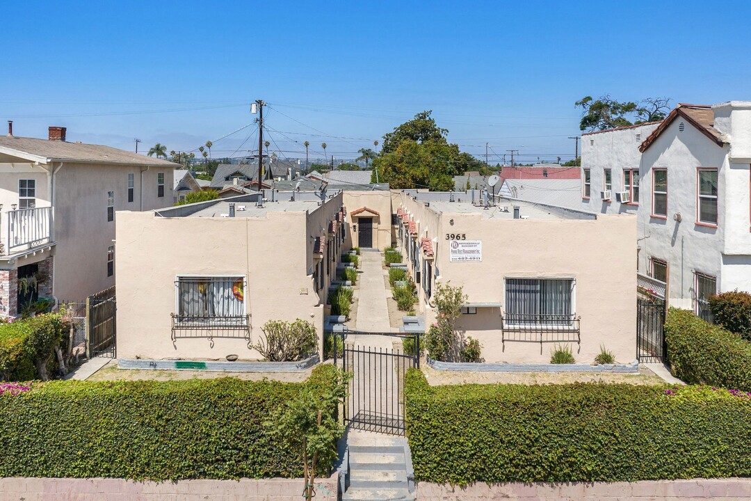 3965 Halldale Ave in Los Angeles, CA - Building Photo