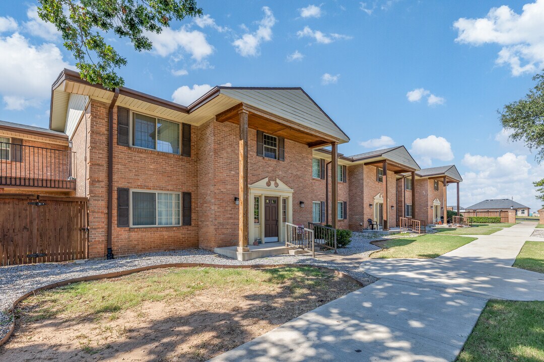 Villa Gardens Apartments in Midwest City, OK - Foto de edificio
