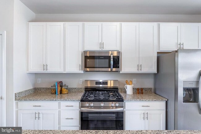 property at 5738 Glencoe Pl