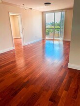 2501 Douglas Rd in Miami, FL - Building Photo - Building Photo