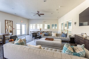 Royal Oak Apartments in Sioux Falls, SD - Building Photo