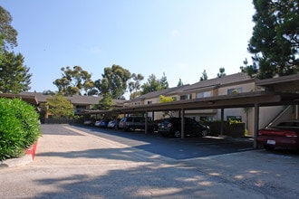 Villa La Jolla in La Jolla, CA - Building Photo - Building Photo