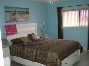 5290 W 21st Ct, Unit 405 in Hialeah, FL - Building Photo - Building Photo