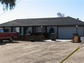 25056 Anderson Ave in Barstow, CA - Building Photo