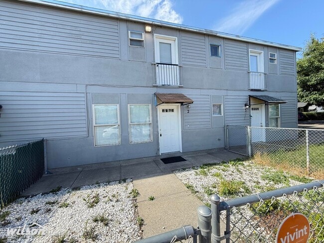 property at 912 N 10th Ave