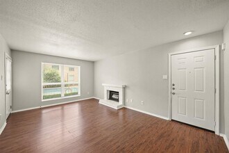 2110 Wilcrest Dr in Houston, TX - Building Photo - Building Photo