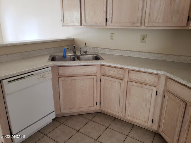 10725 W Laurelwood Ln in Avondale, AZ - Building Photo - Building Photo