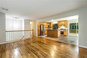 60 Connelly Rd in New Milford, CT - Building Photo - Building Photo