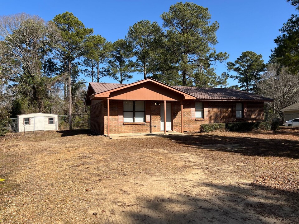 670 Norrell Rd in Tallassee, AL - Building Photo