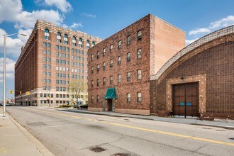 Milwaukee Apartments in Detroit, MI - Foto de edificio - Building Photo