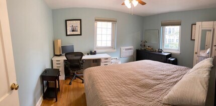 32 Saint Paul St, Unit 4 in Brookline, MA - Foto de edificio - Building Photo