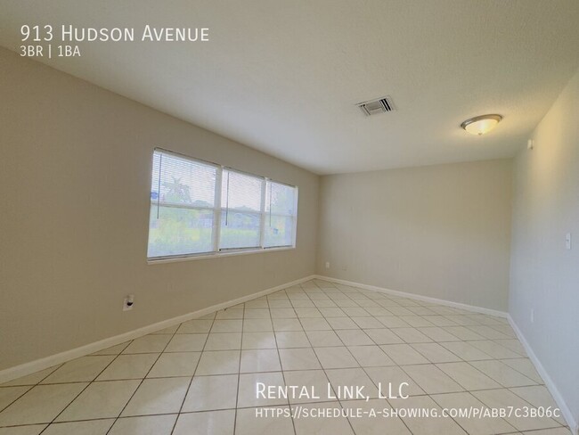 913 Hudson Ave in Lehigh Acres, FL - Building Photo - Building Photo