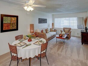 The Villas at Royal Kunia in Waipahu, HI - Foto de edificio - Building Photo