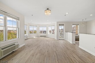 1 Independence Way in Jersey City, NJ - Building Photo - Building Photo