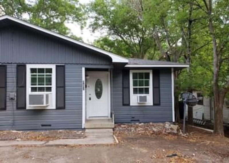 913 W Pecan St in Sherman, TX - Building Photo